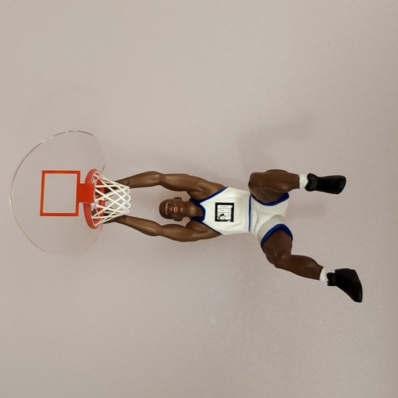 Shaquille O'Neal Hallmark Keepsake Ornament 1st in the 'Hoop Stars' @1995 card - Picture 9 of 12